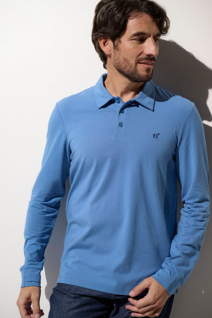 Polo anti-UV bleu à manches longues pour homme, léger et élégant, certifié UPF 50+ pour une protection solaire efficace.