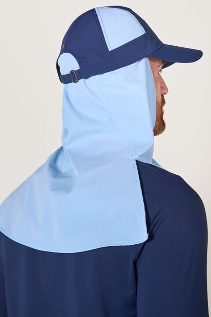 Casquette anti-UV bleue avec protection arrière, idéale pour les activités de plein air.