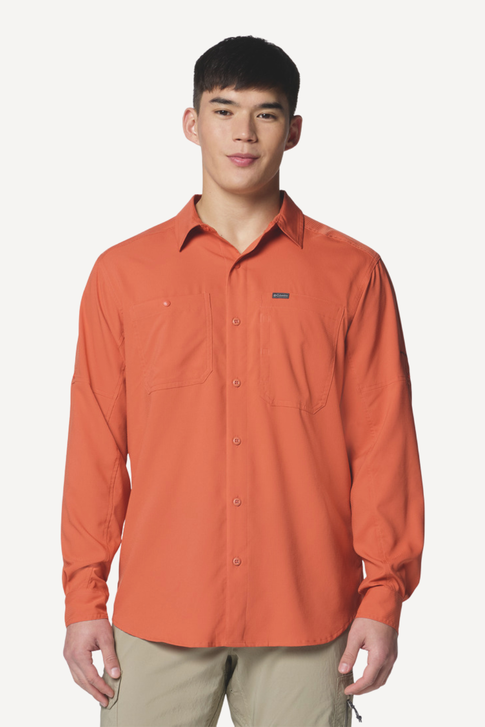 Chemise anti-UV légère orange pour homme, certifiée UPF50+, idéale pour les activités en plein air.