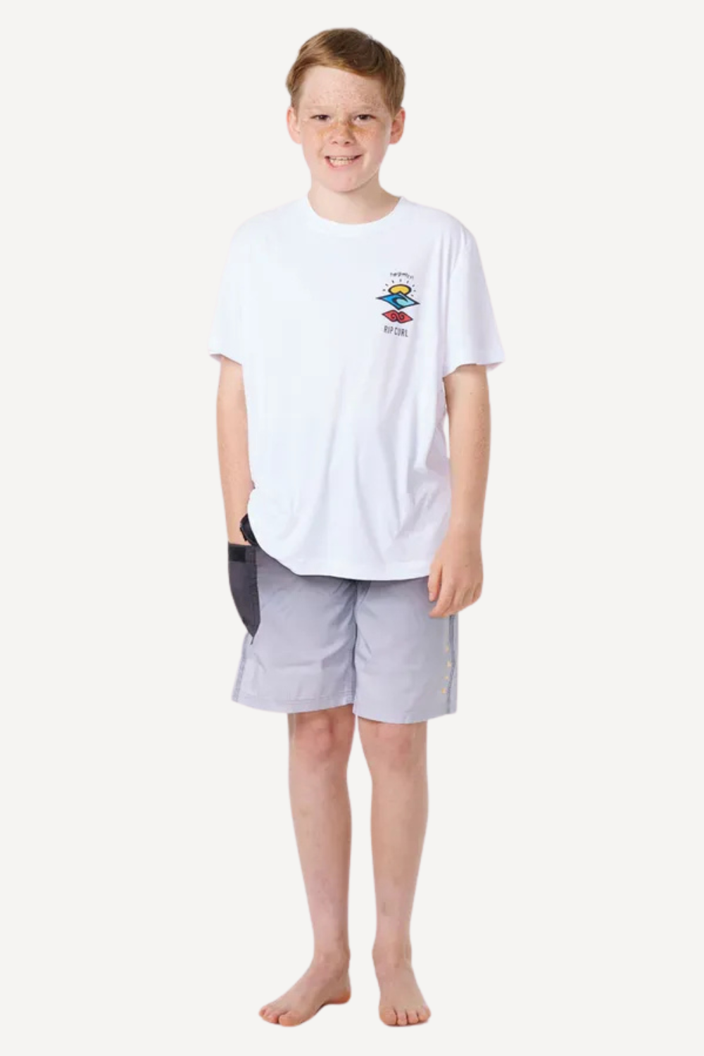 T-shirt de bain anti-UV blanc pour garçon, léger et confortable, UPF 50+, idéal pour jouer en plein soleil.