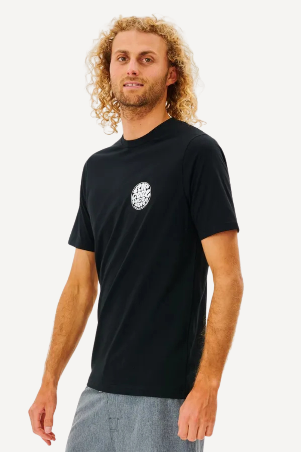 T-shirt de bain noir anti-UV pour homme, coupe décontractée UPF 50+, idéal pour les activités en extérieur.